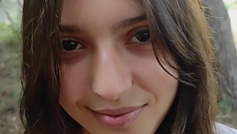 Ormanda Genç Kızı Kabaca Tatmin Edip Içine Boşaldı