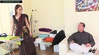 Mature Indian Lady'S Sari Reveals And Exposes Her Ass For Anal Play